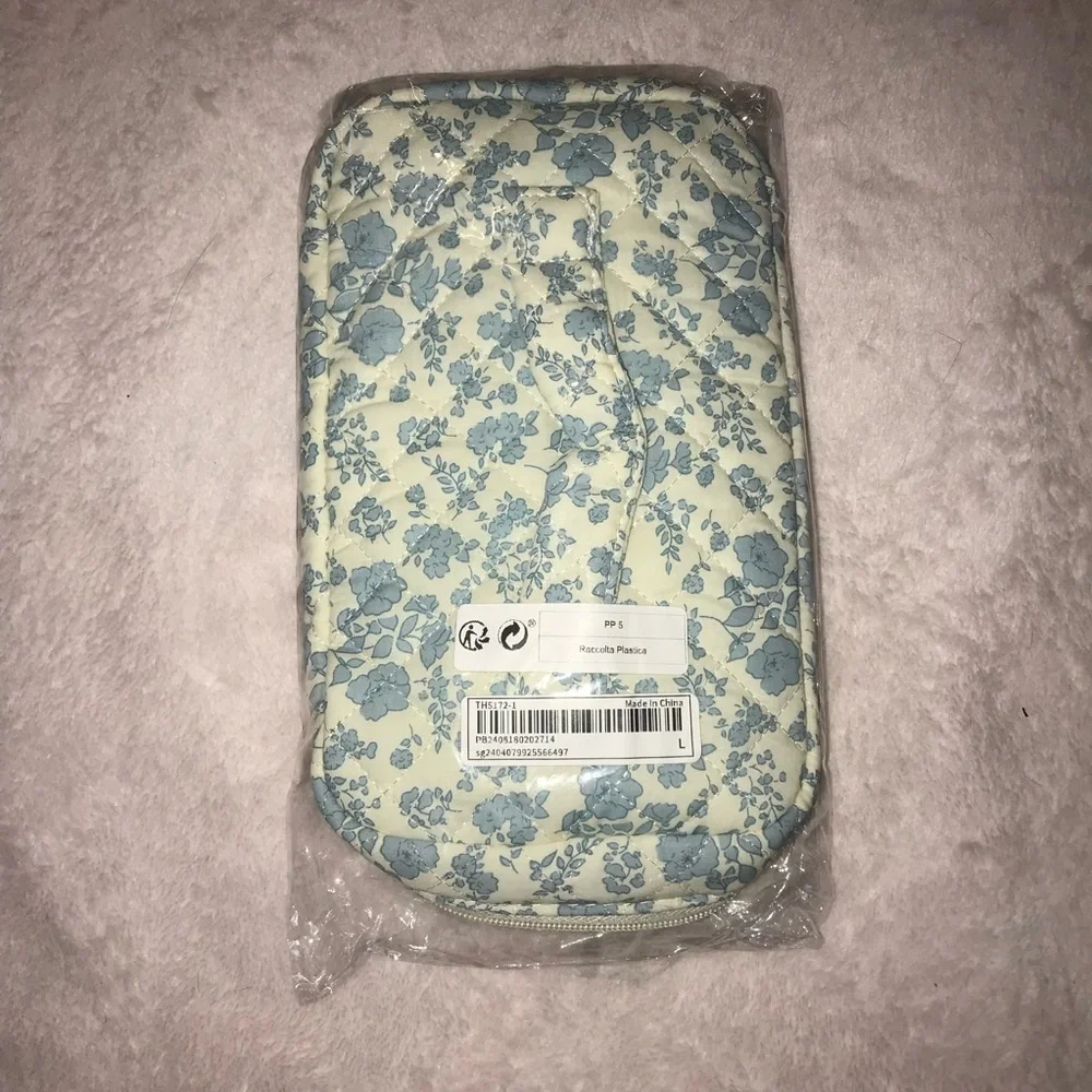 N/A floral makeup